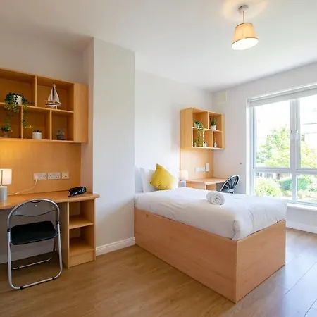 104 - 4-bedroom Home, Holiday home *