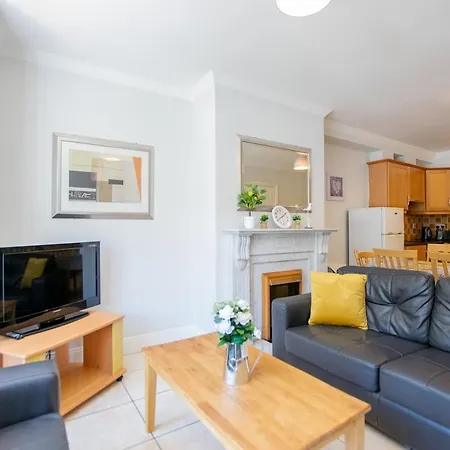 104 - 4-bedroom - Parking *