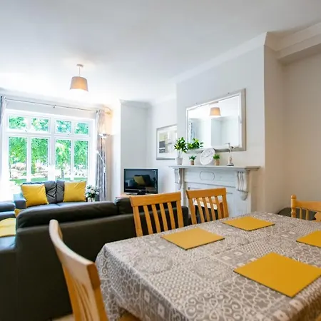 Holiday home 104 - 4-bedroom Home,