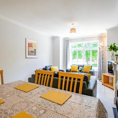 104 - 4-bedroom - Parking